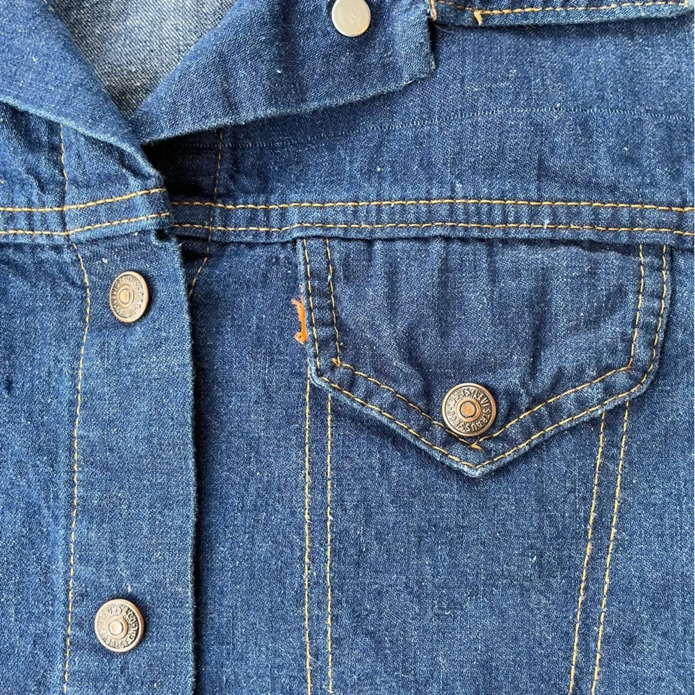 Vintage Levi’s denim shirt - Picture 2 of 6